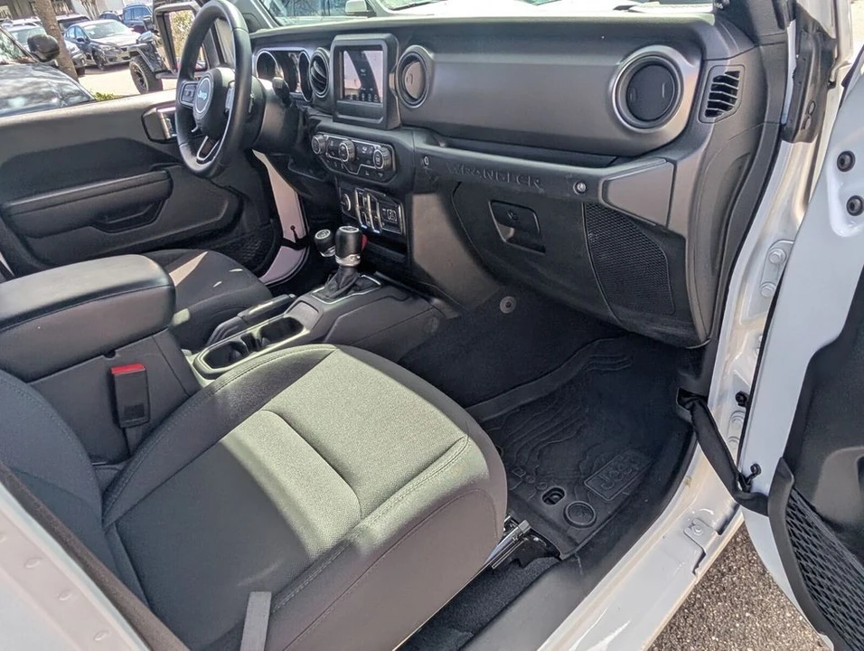 2022 Jeep JL Wrangler - Image 16 of 21