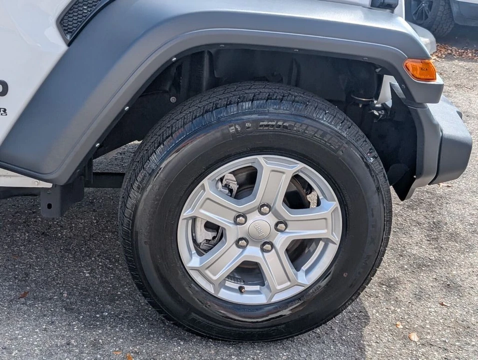 2022 Jeep JL Wrangler - Image 9 of 21