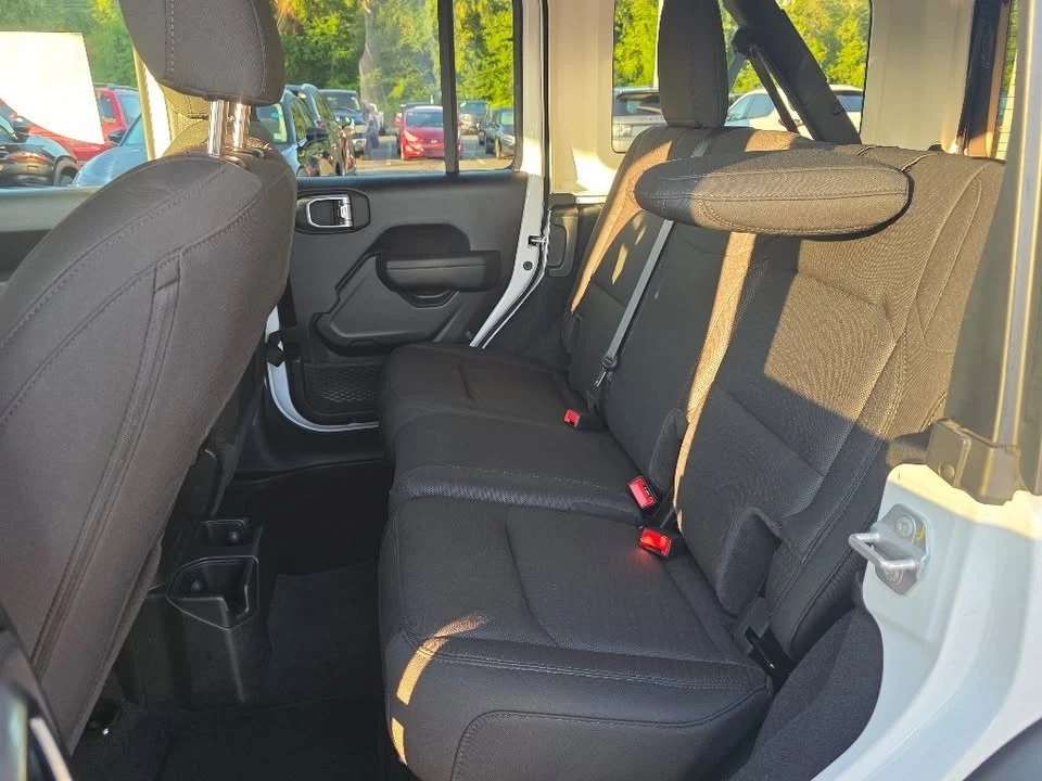 2022 Jeep JL Wrangler - Image 17 of 20