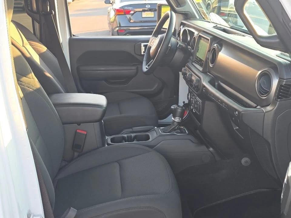 2022 Jeep JL Wrangler - Image 13 of 20