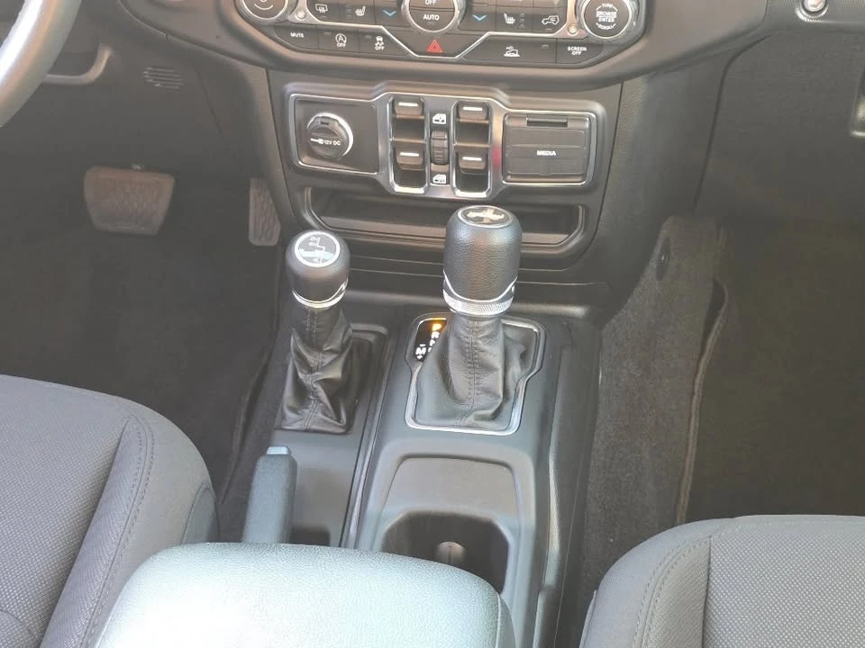 2022 Jeep JL Wrangler - Image 15 of 20