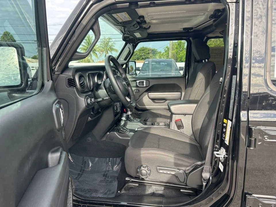 2022 Jeep JL Wrangler - Image 11 of 12