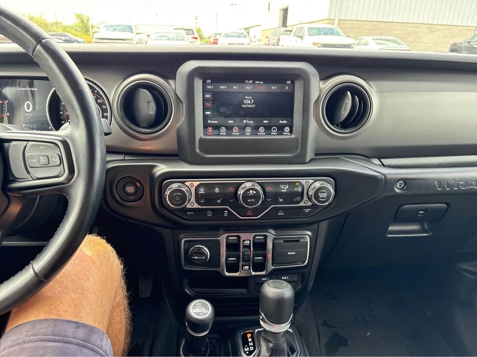 2022 Jeep JL Wrangler - Image 15 of 16