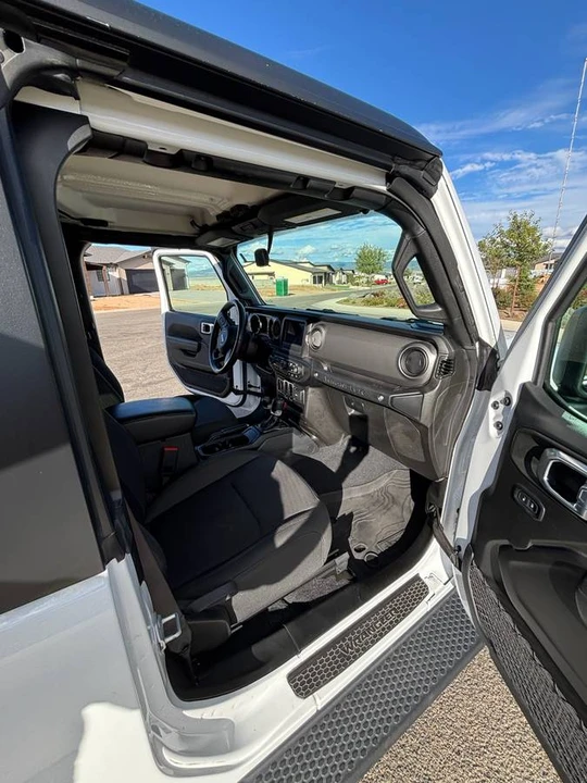 2022 Jeep JL Wrangler - Image 15 of 15