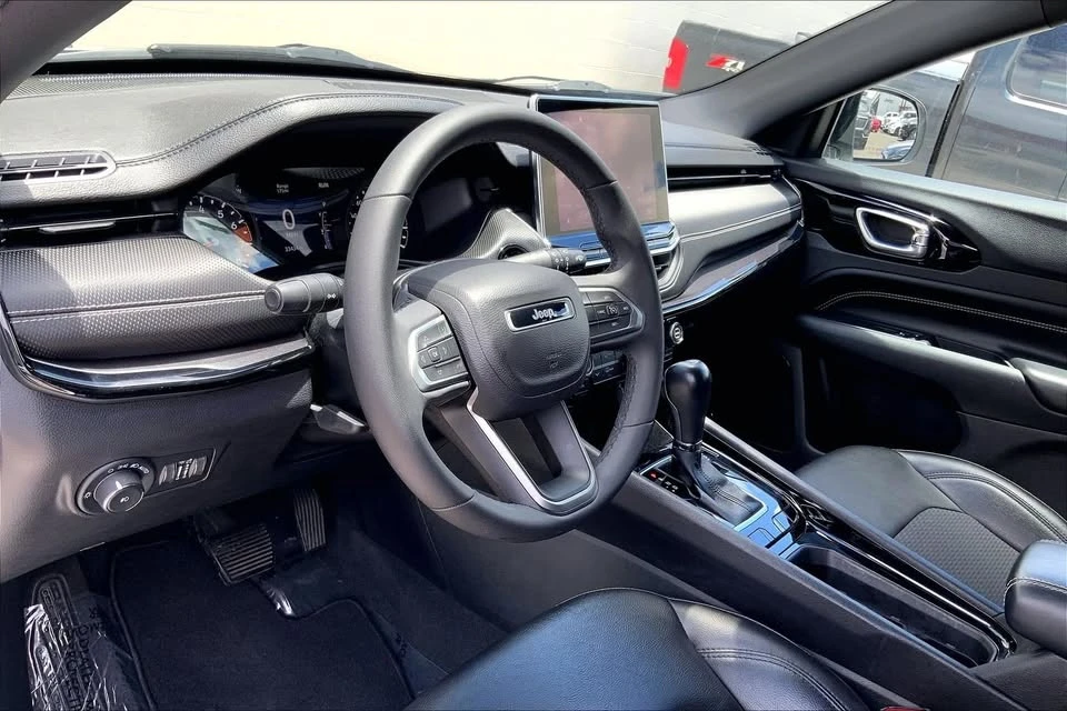 2022 Jeep Compass - Image 2 of 10