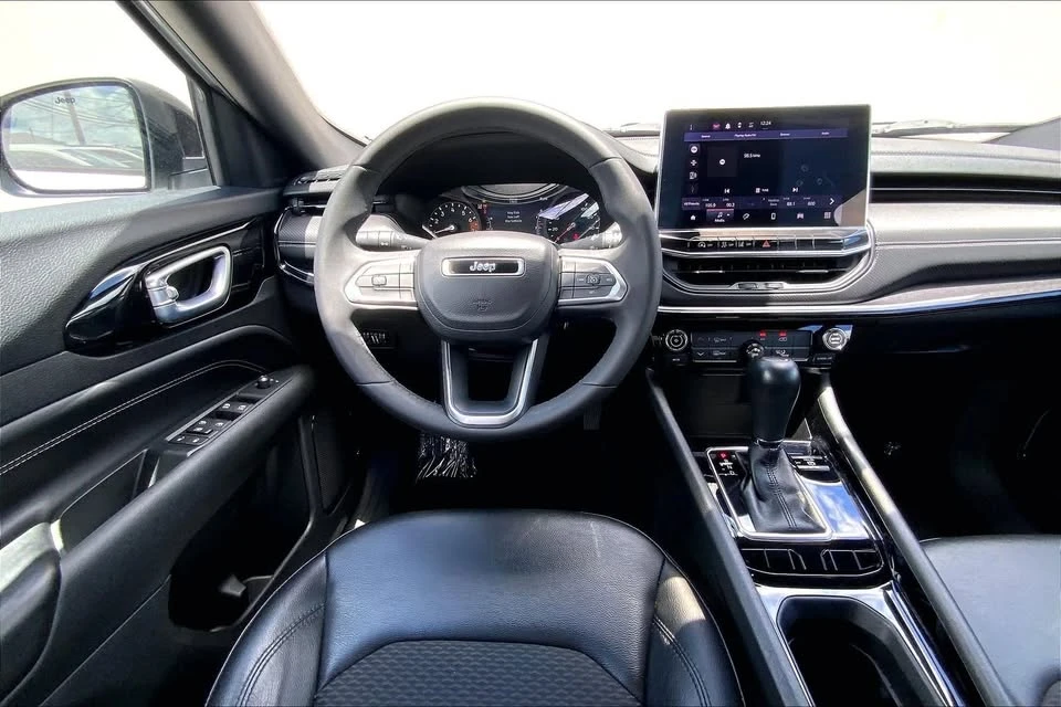 2022 Jeep Compass - Image 8 of 10