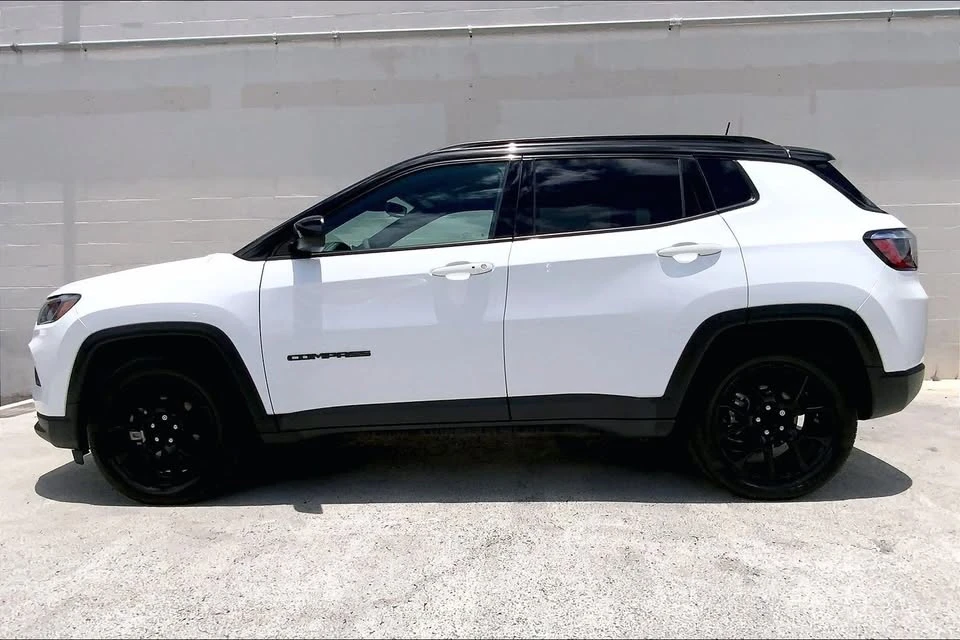 2022 Jeep Compass - Image 3 of 10