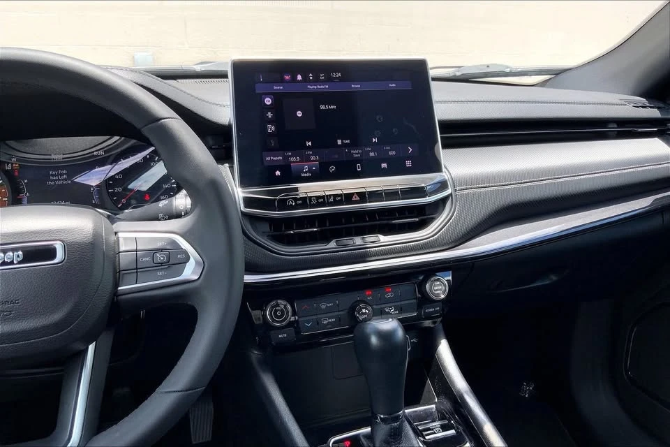 2022 Jeep Compass - Image 9 of 10