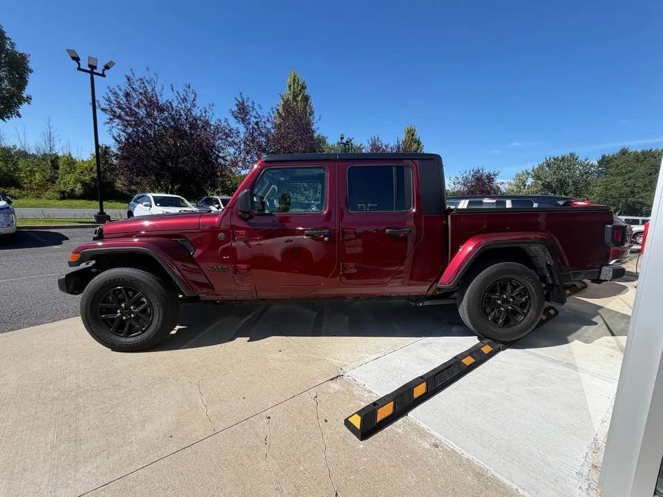 2022 Jeep JT Gladiator - Image 2 of 11