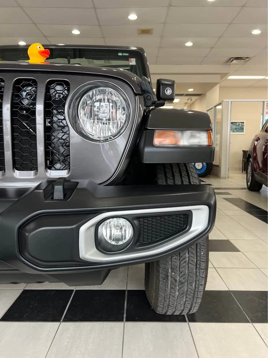 2022 Jeep JT Gladiator - Image 17 of 18