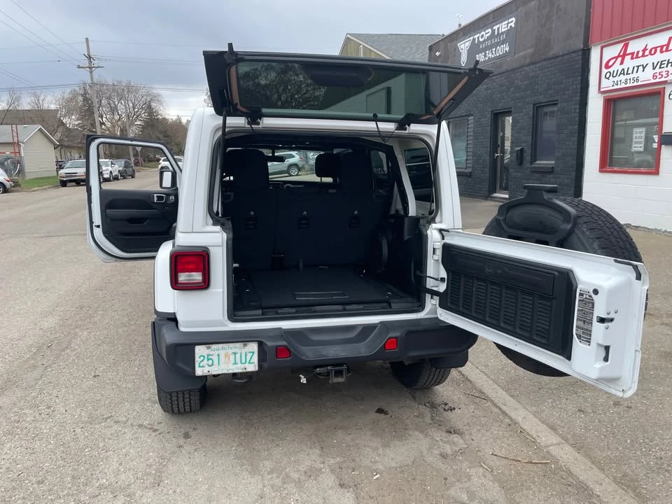 2022 Jeep JL Wrangler - Image 15 of 20