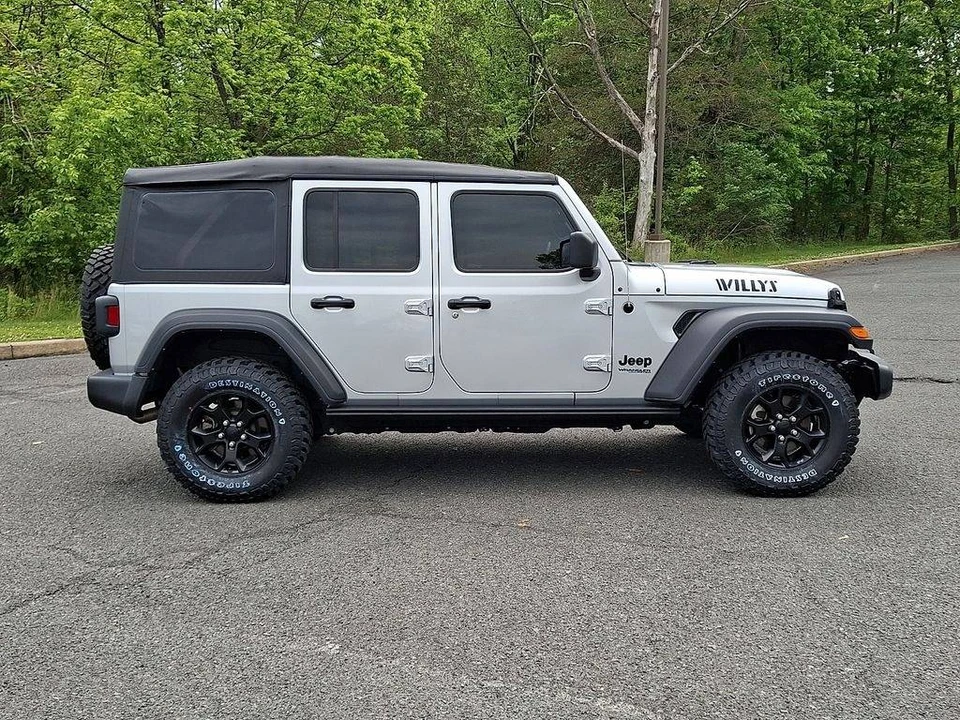 2022 Jeep JL Wrangler - Image 2 of 7
