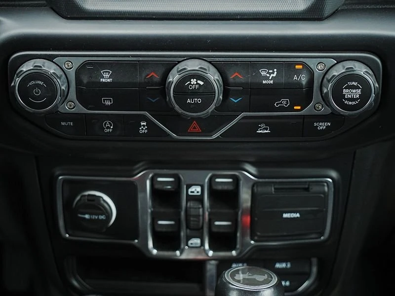 2022 Jeep JL Wrangler - Image 17 of 20