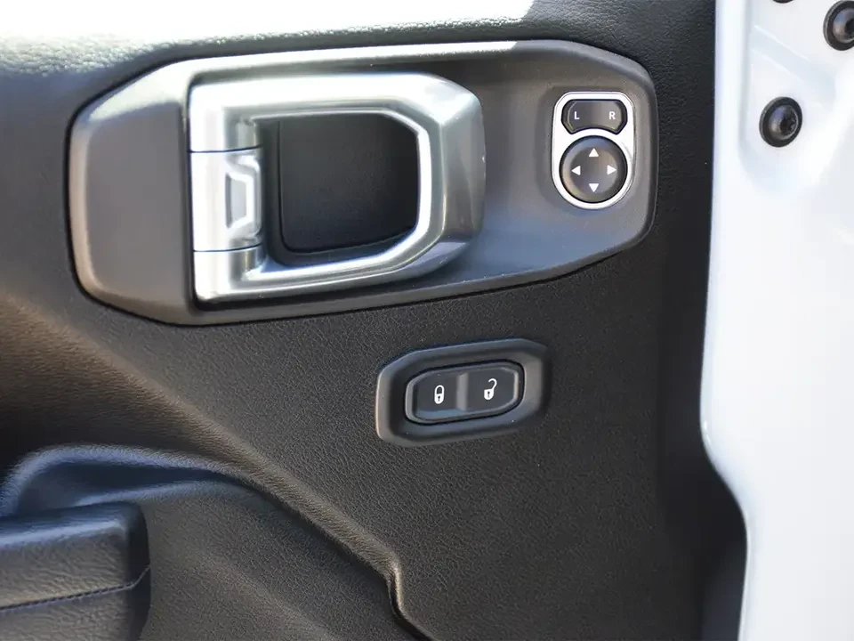 2022 Jeep JL Wrangler - Image 17 of 20