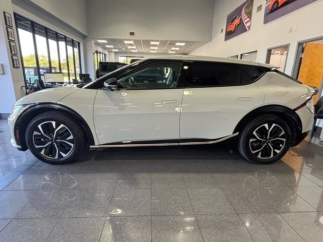 2022 Kia EV6 - Image 2 of 12