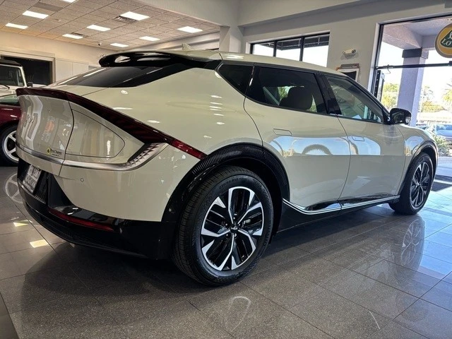 2022 Kia EV6 - Image 4 of 12