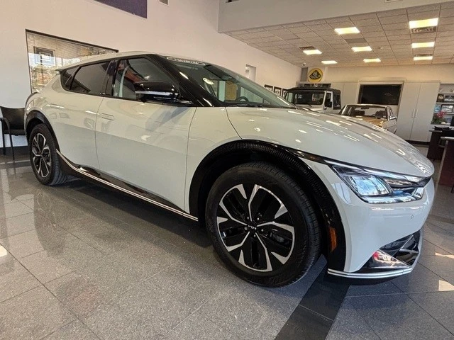 2022 Kia EV6 - Image 5 of 12