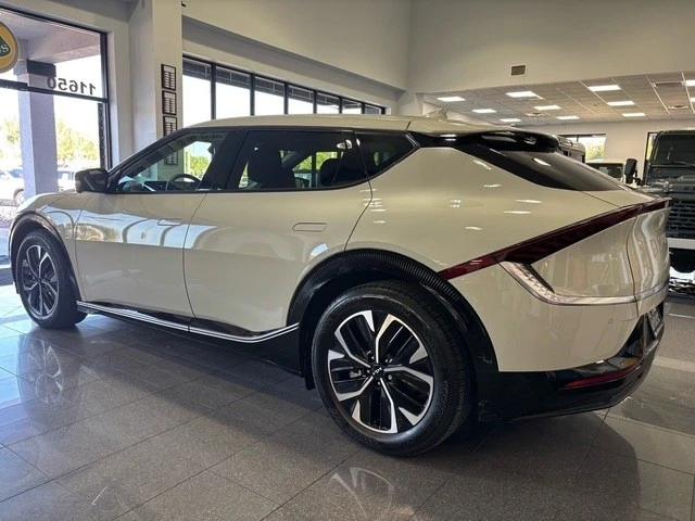2022 Kia EV6 - Image 3 of 12