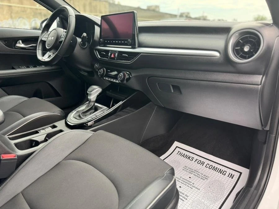 2022 Kia Forte - Image 11 of 16