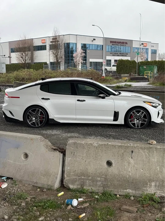 2022 Kia Stinger GT - Image 2 of 17