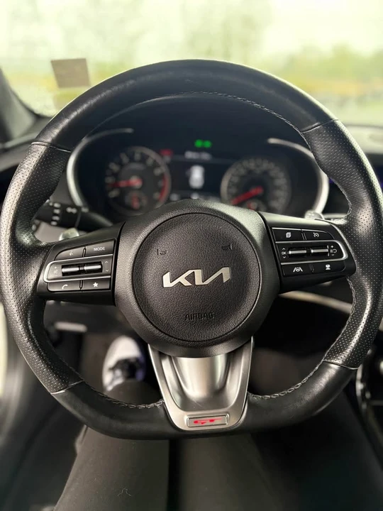 2022 Kia Stinger GT - Image 11 of 17