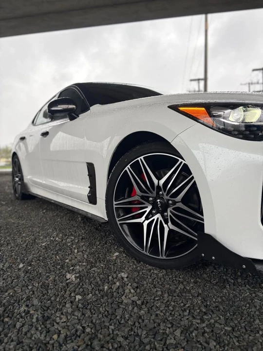2022 Kia Stinger GT - Image 9 of 17