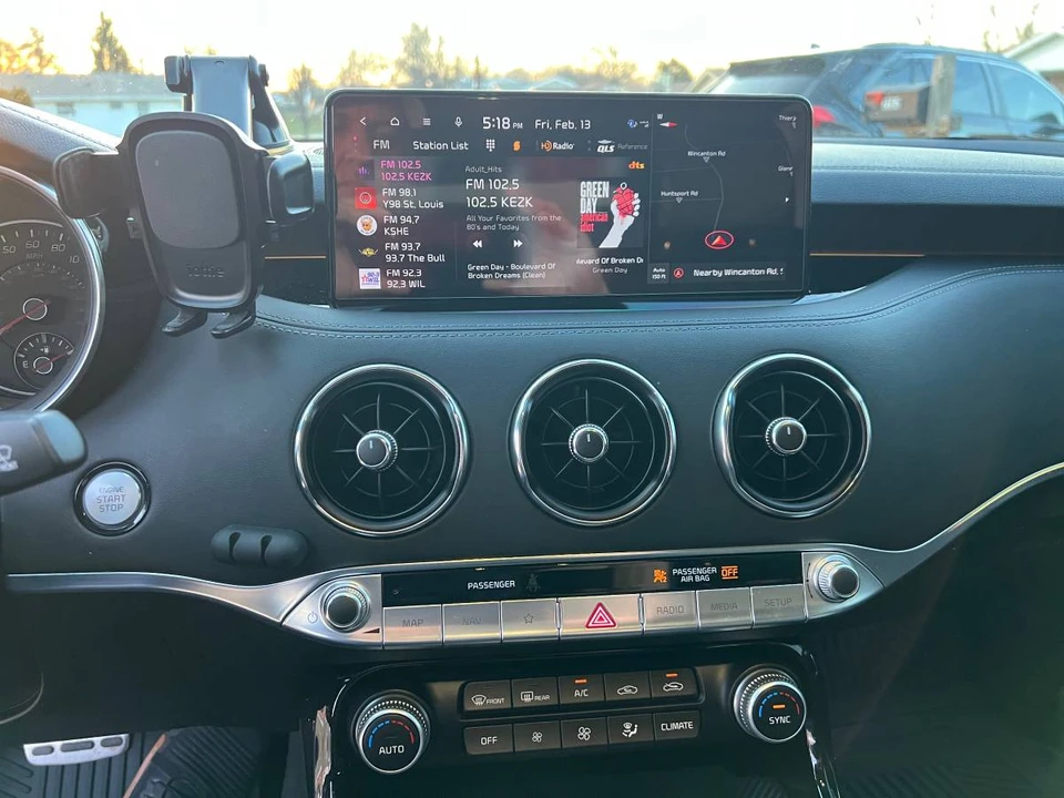 2022 Kia Stinger GT - Image 8 of 16