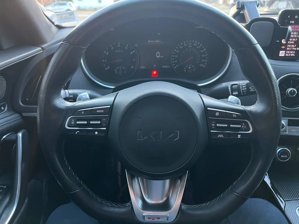 2022 Kia Stinger GT - Image 10 of 16