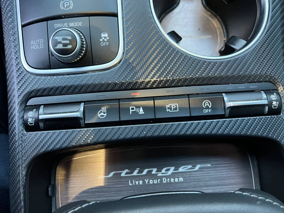 2022 Kia Stinger GT - Image 9 of 16