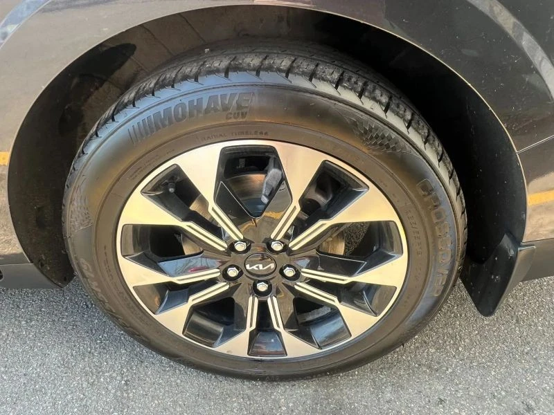 2022 Kia Carnival - Image 11 of 12