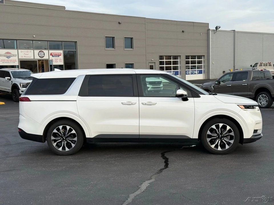 2022 Kia Carnival - Image 2 of 12