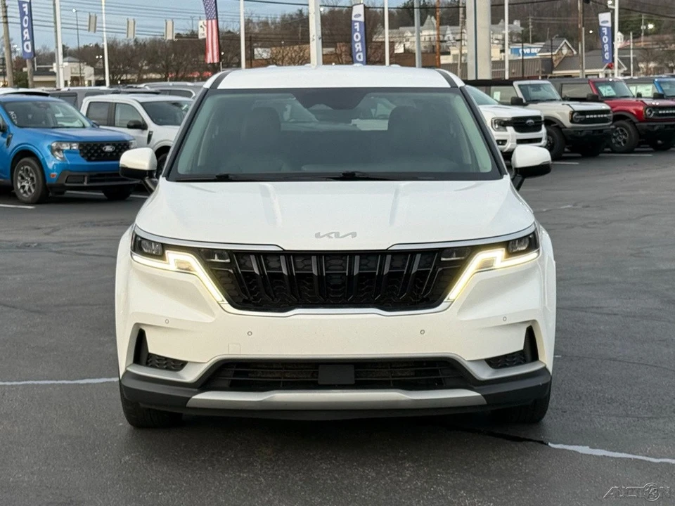 2022 Kia Carnival - Image 8 of 12