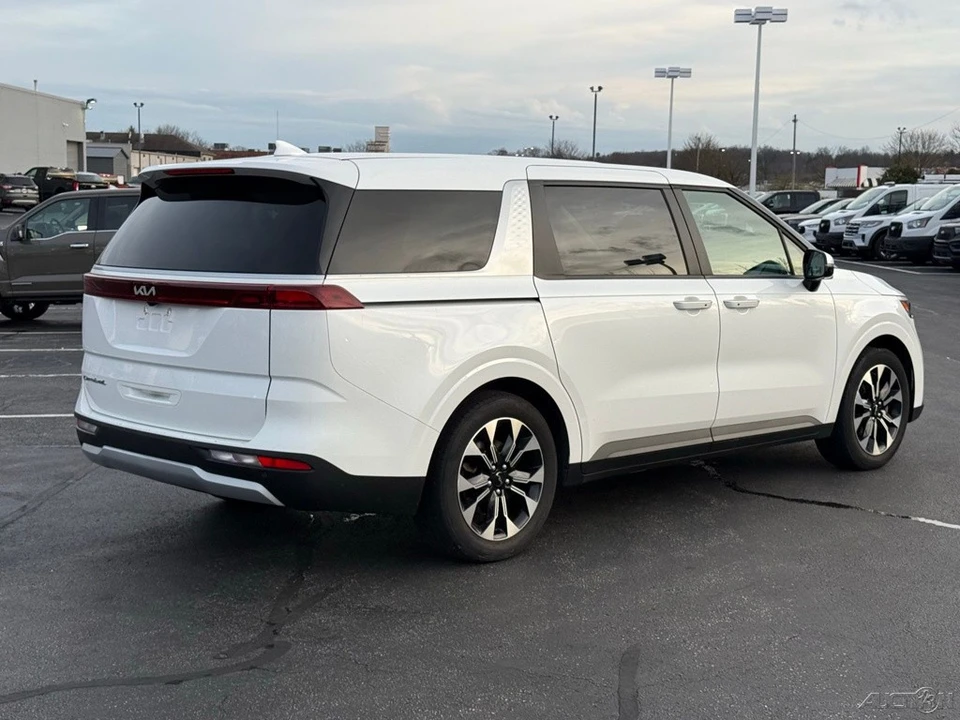2022 Kia Carnival - Image 3 of 12