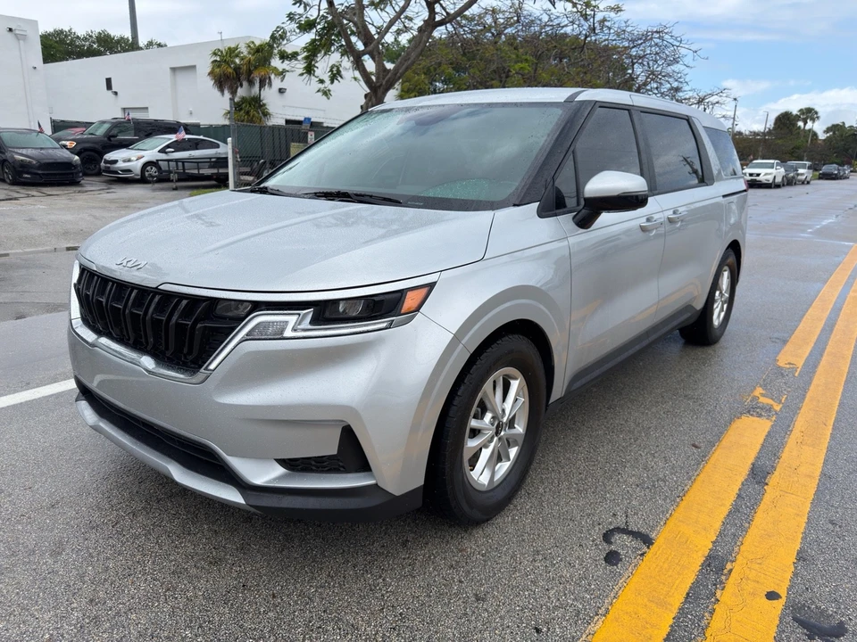 2022 Kia Carnival - Image 3 of 13