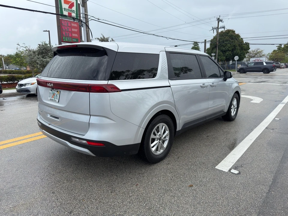2022 Kia Carnival - Image 5 of 13