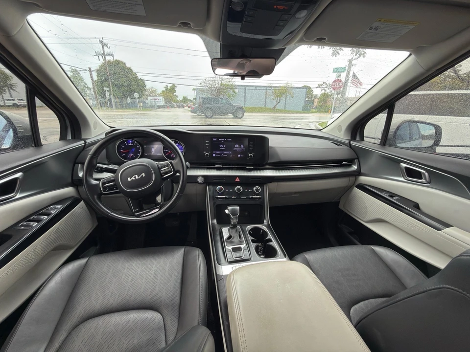 2022 Kia Carnival - Image 9 of 13