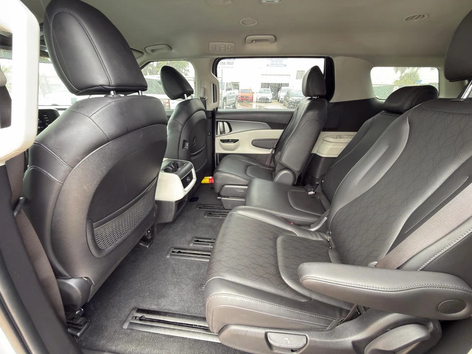 2022 Kia Carnival - Image 12 of 13