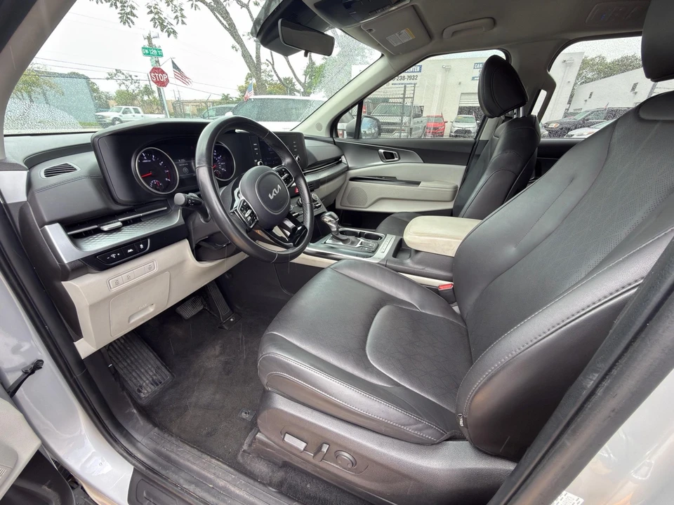 2022 Kia Carnival - Image 10 of 13