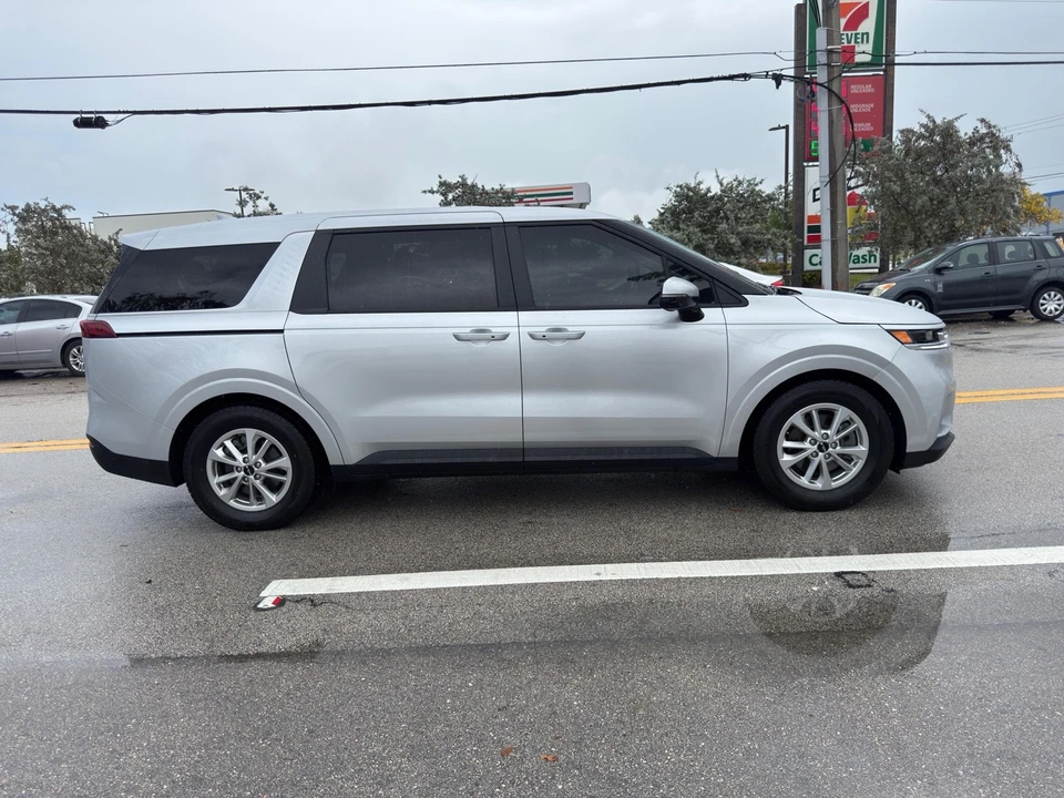 2022 Kia Carnival - Image 6 of 13