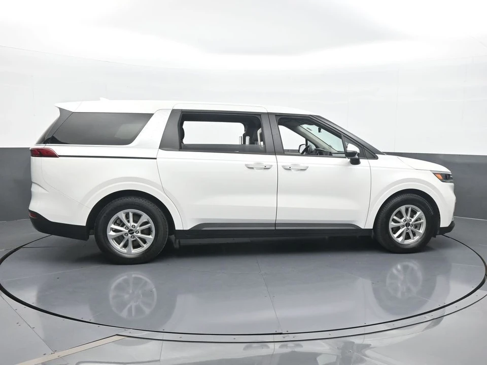 2022 Kia Carnival - Image 7 of 12