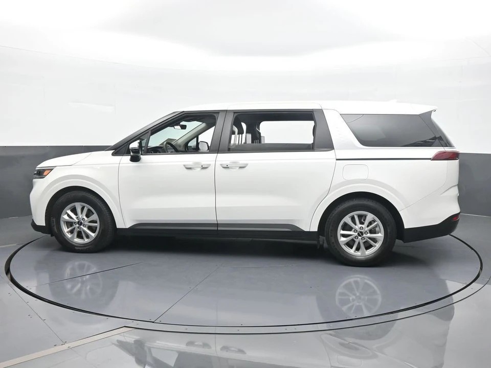 2022 Kia Carnival - Image 3 of 12