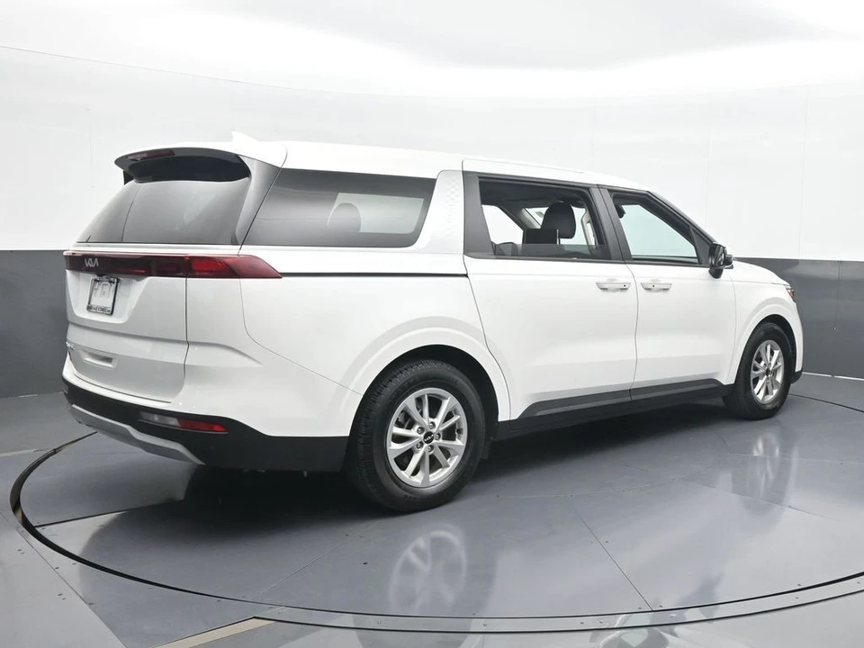 2022 Kia Carnival - Image 6 of 12