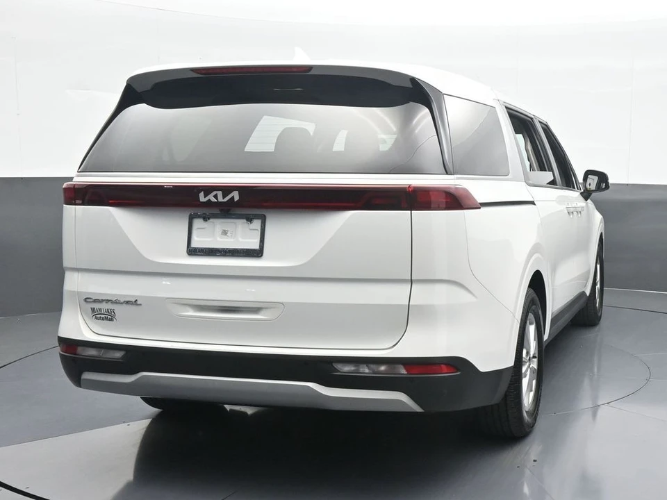 2022 Kia Carnival - Image 5 of 12