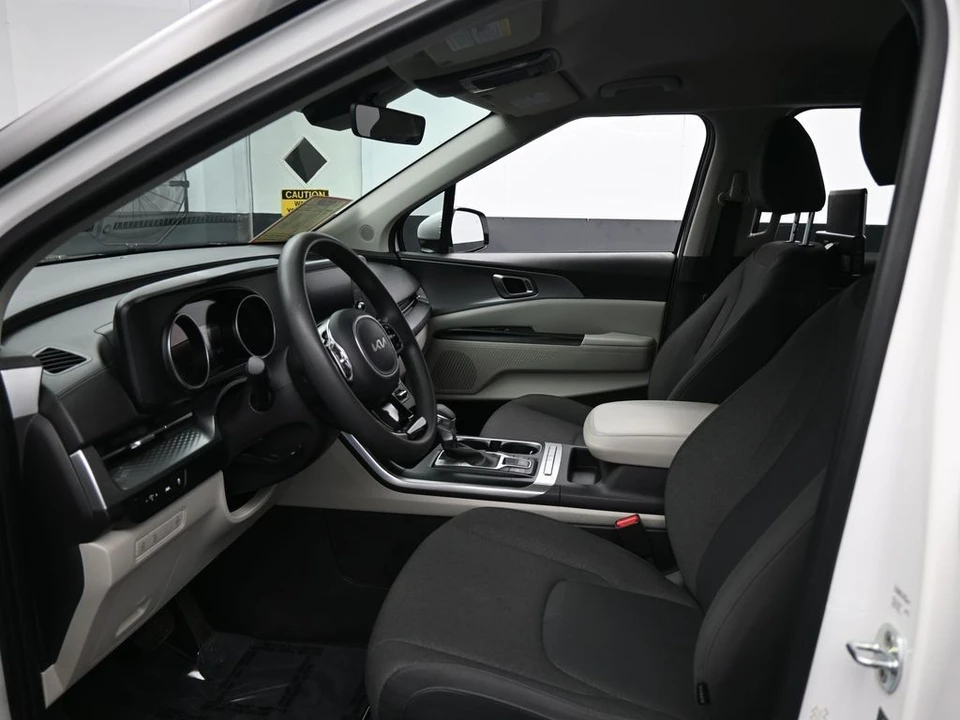 2022 Kia Carnival - Image 11 of 12