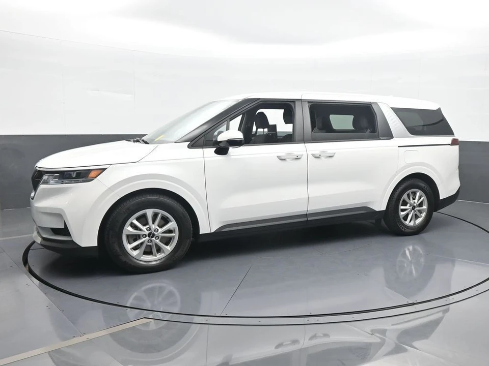 2022 Kia Carnival - Image 2 of 12