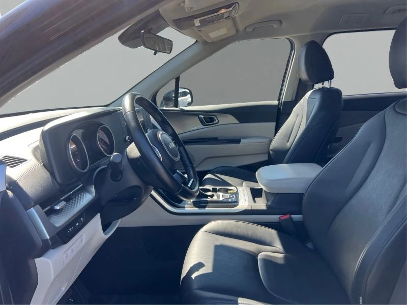 2022 Kia Carnival - Image 9 of 12