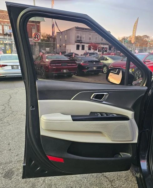 2022 Kia Carnival - Image 11 of 12