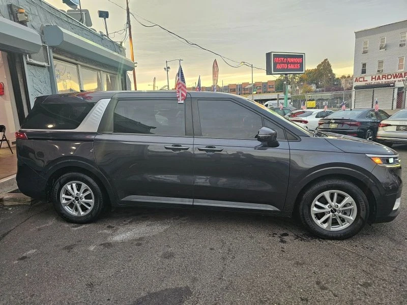 2022 Kia Carnival - Image 3 of 12