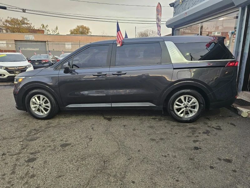 2022 Kia Carnival - Image 2 of 12