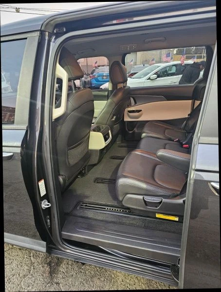 2022 Kia Carnival - Image 7 of 12